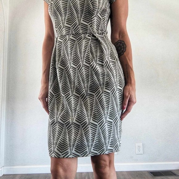 Metalicus Australia - Green Geometric/Leaf Print Midi Dress. Size S - Picture 3 of 8